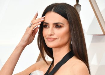 Penelope Cruz i u 47-moj privlači pažnju, slikama sa plaže pokazala zavidnu figuru