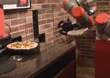 Otvorena pizzeria u kojoj roboti pripremaju pizzu