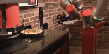Otvorena pizzeria u kojoj roboti pripremaju pizzu