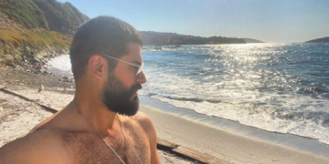 Zgodni Bali beg pozirao na plaži, prizorom oduševio obožavateljice