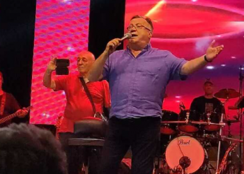 Prvi koncert u BiH nakon početka pandemije:Legendarni Halid Bešlić u Ljubuškom priredio spektakl!