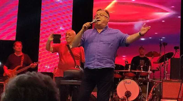 Prvi koncert u BiH nakon početka pandemije:Legendarni Halid Bešlić u Ljubuškom priredio spektakl!