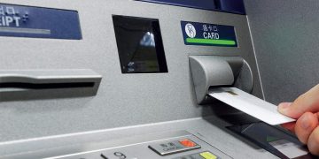 U Hrvatskoj raste broj bankomata, poslovnica i bankara sve manje, a naknade sve veće