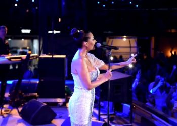 BUDVA: Ceca u bijeloj kristalnoj haljini održala nastup za pamćenje