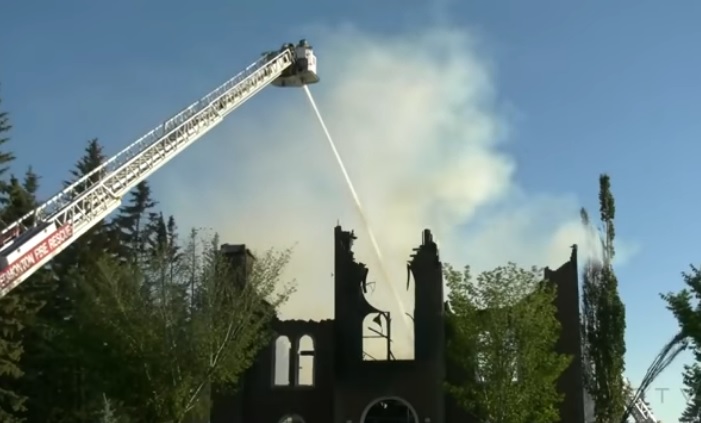 U Kanadi još nađeno 182 dječja groba i u vatri gore crkve (video)