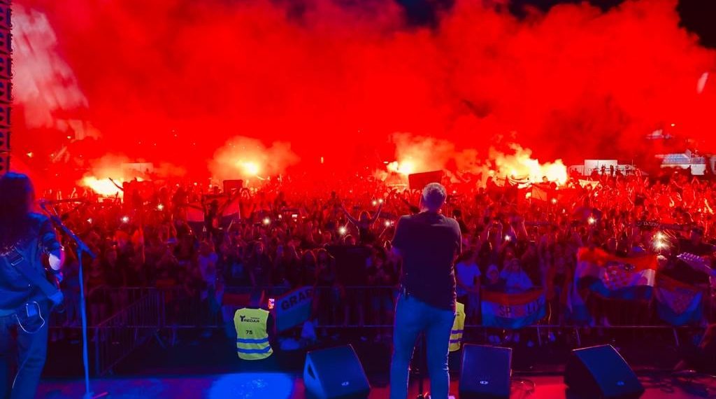 Marko Perković Thompson održao delirijski koncert u Sinju pred 5000 ljudi