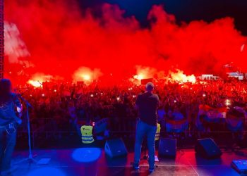Marko Perković Thompson održao delirijski koncert u Sinju pred 5000 ljudi