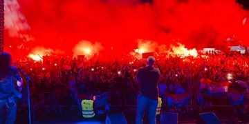 Marko Perković Thompson održao delirijski koncert u Sinju pred 5000 ljudi