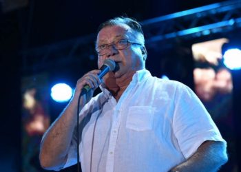 Halid Bešlić priredio spektakl u Banjoj Luci, zajedno sa 7 tisuća ljudi pjevao hitove