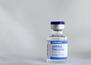 Tajlandski znanstvenici razvili robota koji iz bočica crpi više doza cjepiva!