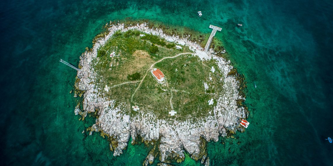 Spoj romantike i čarolije – otočić kod Novog Vinodolskog idealna je lokacija za vjenčanje iz snova