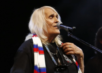 Bora Čorba održao nastup ogrnut Hajdukovim šalom