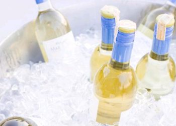 Ovo je trik kojim bocu vina možete ohladiti za samo 5 minuta