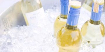 Ovo je trik kojim bocu vina možete ohladiti za samo 5 minuta