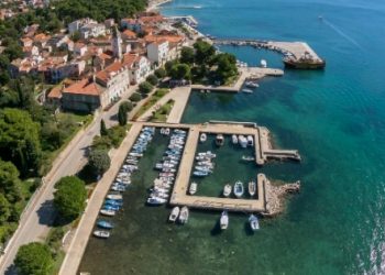 Sveti Filip i Jakov- spoj veličanstvene dalmatinske prirode