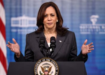 Dok se Biden povlači iz Afganistana, Kamala okuplja protivnike Kine