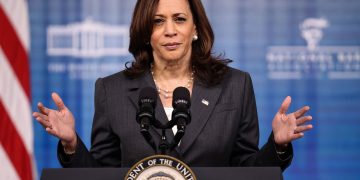 Dok se Biden povlači iz Afganistana, Kamala okuplja protivnike Kine