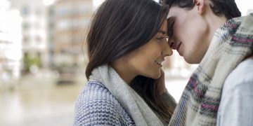 Karijes moguće dobiti i ako se ljubite s osobom koja ne pazi na oralnu higijenu!