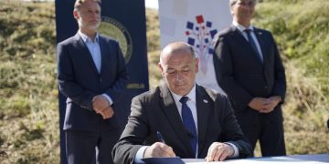 Medved: Obnovljeno je 400 kuća a sljedeći tjedan dolazi 1500 ugovora, potom aktivnih 6000 ugovora