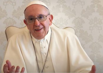 Papa sa kardinalima pozvao vjernike na istrebljenje pandemije i vjeru u cjepivo (video)