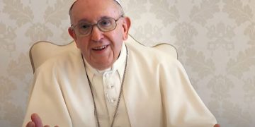 Papa sa kardinalima pozvao vjernike na istrebljenje pandemije i vjeru u cjepivo (video)