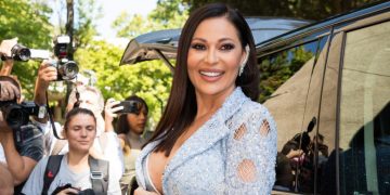 Ceca pokazala brutalan dekolte na prvom snimanju ‘Zvezda Granda’, a o Karleuši izjavila OVO