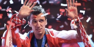 Mario Mandžukić završio karijeru. Emotivnim statusom oprostio se od nogometa!