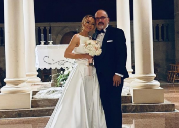 Toni Cetinski ponovo pred oltarom, sa suprugom razmjenio zavjete u crkvi