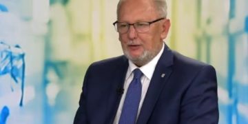 Božinović: Živjeti ćemo bez strogih mjera ali će ljude koštati necjepljenje