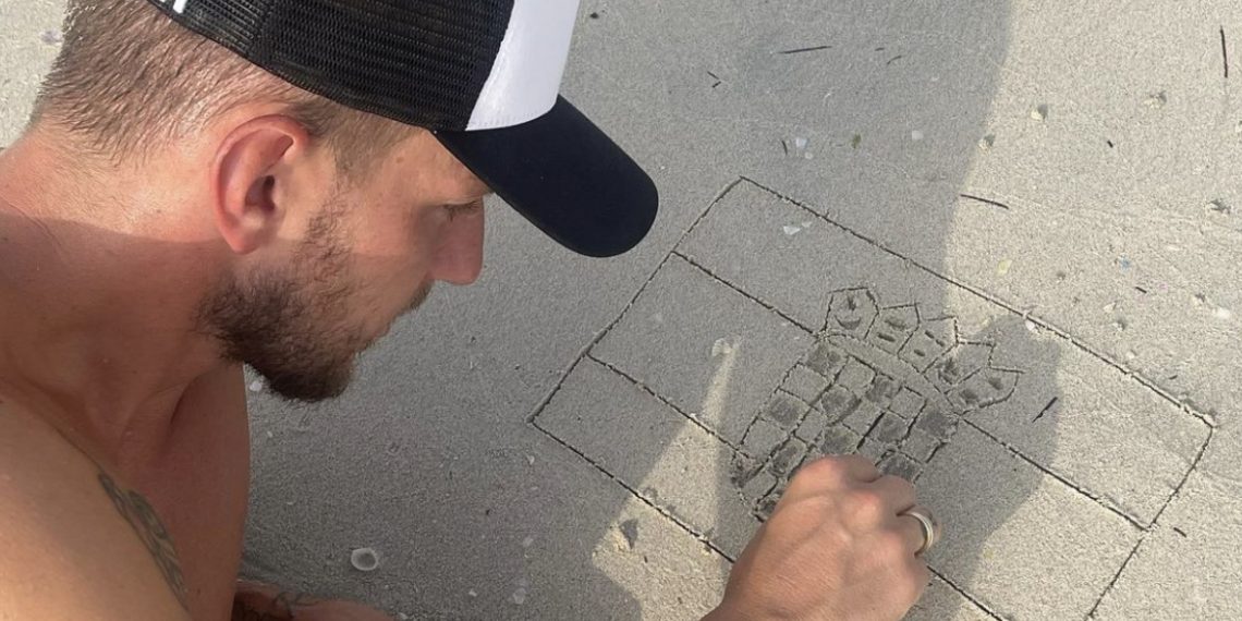 Rakitić na plaži iscrtao hrvatsku zastavu i dobio 45 tisuća lajkova