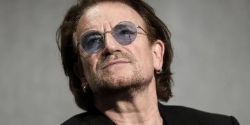 Legendarni frontmen grupe U2 otkrio da ima polubrata za kojeg godinama nije znao: Otac je to držao u tajnosti