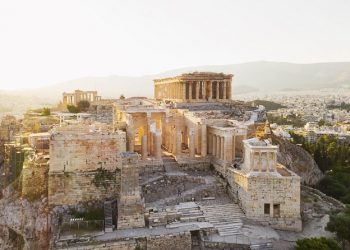 Usred Atene na mjestu svetosti javno snimali grupni gay sex