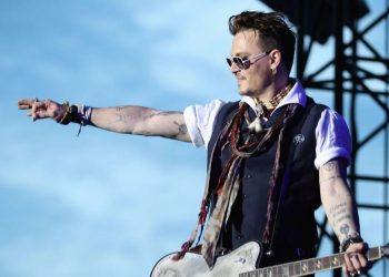 Johnny Depp ponovno se sastaje sa svojim kolegama, Amber Heard priznala da si ne može priuštiti odštetu od 8,3 milijuna dolara