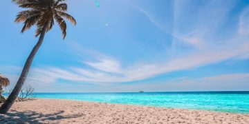 Grad u Španjolskoj kažnjava turiste sa 785 dolara za mokrenje u moru