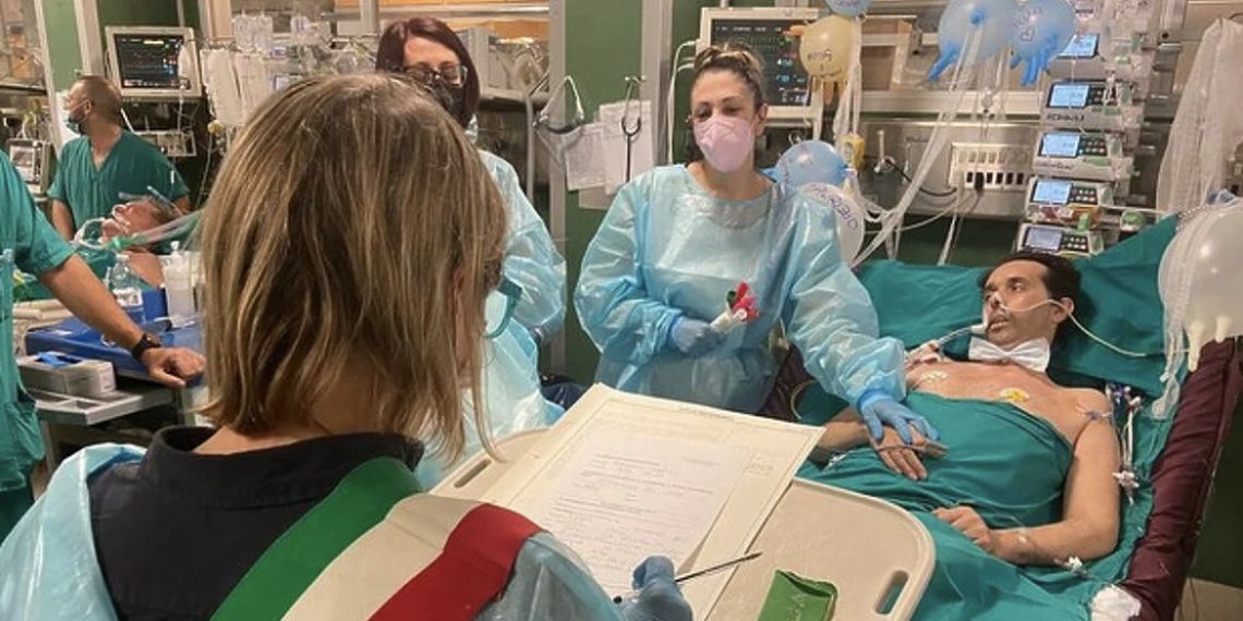 Talijan priključen na aparate vjenčao se u bolničkom krevetu, 12 sati poslije desilo se čudo