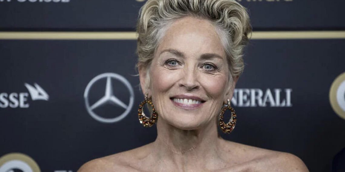 Sharon Stone objavila golišavu fotografiju na kojoj je pokazala svoje “nesavršenosti”