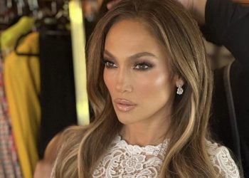 Jeniffer Lopez pozirala potpuno gola promovirajući svoj brend