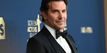 Bredli Kuper ima djevojku iz svijeta politike