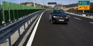 Crnogorac autoputem vozio kauč na krovu auta pa odspavao na njemu