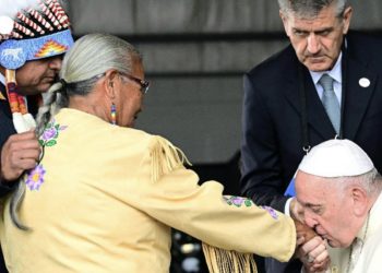 Papa stigao u Kanadu, tražit će oprost zbog jezivih zločina svećenika nad djecom