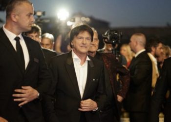 Čola još jednom pokazao zašto je megazvijezda: Na Kastel doveo simfonijski orkestar i redao hit za hitom