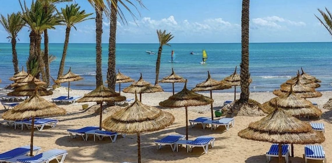 Otok palmi, maslina i voća!