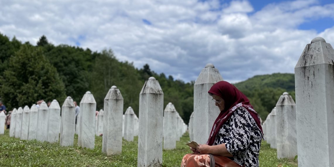 TUGA, BOL I SUZE NE PRESTAJU TEĆI SREBRENICOM