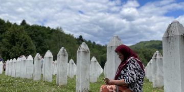 TUGA, BOL I SUZE NE PRESTAJU TEĆI SREBRENICOM