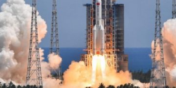 Kineska raketa teška 23 tone past će ovog vikenda na Zemlju; lokacija pada je neizvjesna, a nisu isključene ni ljudske žrtve