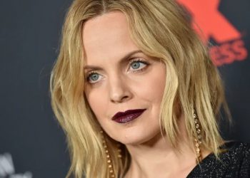 Mena Suvari u svojoj knjizi odlučila progovoriti o tamnim danima svoje karijere