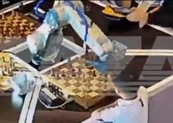 Na šahovskom turniru robot uhvatio dječaka za prst i slomio ga