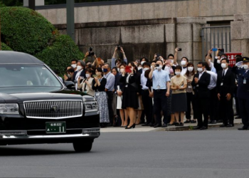 Tisuće ljudi ispraćaju bivšeg japanskog premijera Abea