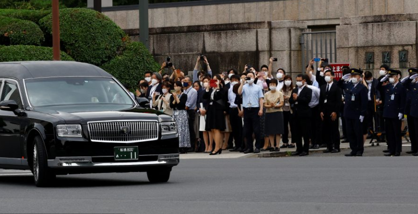 Tisuće ljudi ispraćaju bivšeg japanskog premijera Abea
