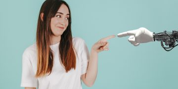 Ovaj robotski prst prekriven je živom ljudskom kožom